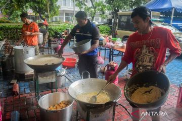 Dapur Umum Siap Menyajikan Bantuan untuk Korban Banjir Tangerang